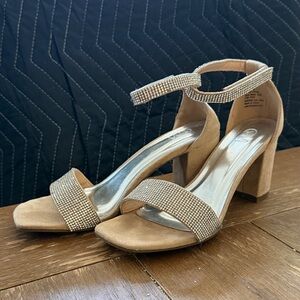 Chic Tan Heeled Sandals with Rhinestone Accents